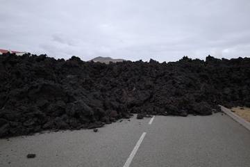 Utuhlé čelo struskovité lávy, která částečně zalila Grindavík.