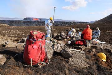 Členové mezinárodního vulkanologického týmu.