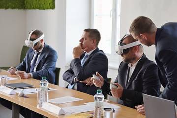 Examination committee at the 3D model inspection during the defence of bachelor thesis at the Institute of Building Structures | photo: David Bečkovský