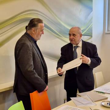 Dr. Náprstek presents the award to Prof. Novák