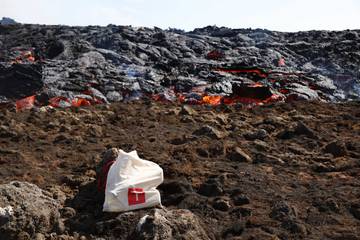 Okraj aktivního lávového proudu.